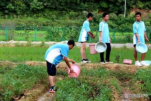 网友偶遇格里芬在超市“打工”？媒体：应该是为投资的品牌做宣传